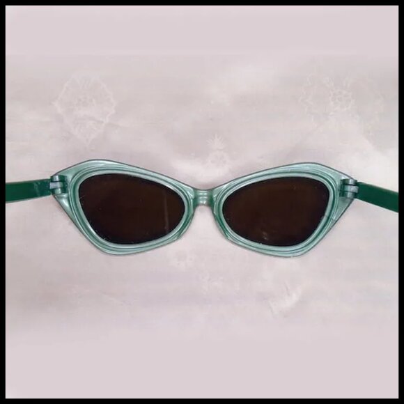 Retro Cateye Green Retro Marble Look Sunglasses - 50s via 70s - Picture 4 of 12
